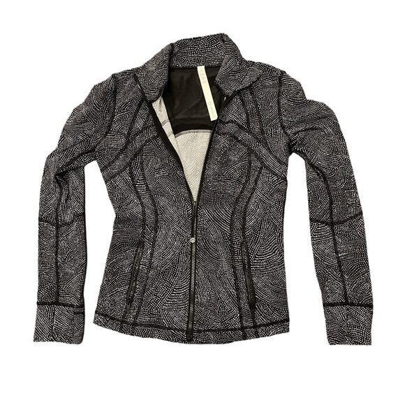 lululemon athletica Jackets & Blazers - Lululemon black and white zip up jacket define size 8